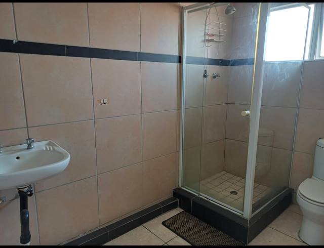 5 BEDROOM HOUSE TO LET IN MONTFORD